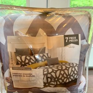 KING Size Reversible Comforter Set - 7 pieces